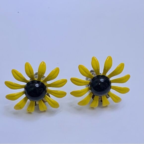 2 pair lot floral clip earrings White daisy -yellow black eye Susan earrings - Picture 7 of 15